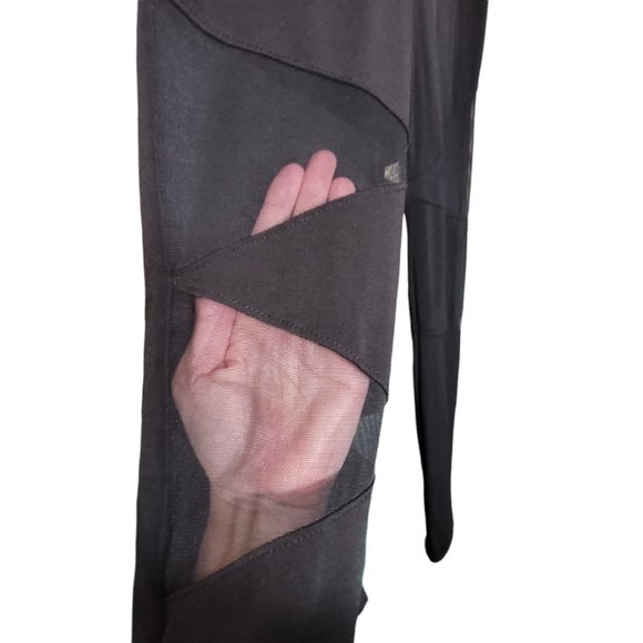 Women's Leggings Black with Triangle shaped mesh Size XS - Picture 4 of 6